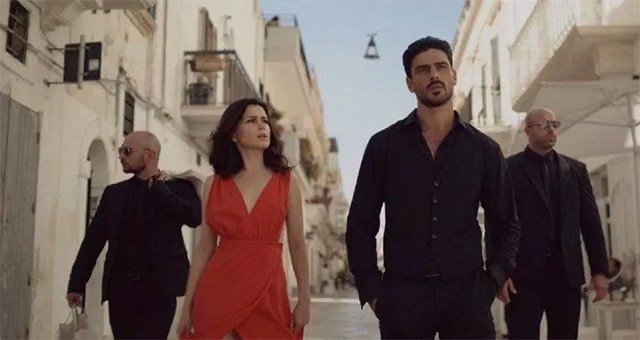 365 Days kể câu chuyện tình yêu hoang đường trong giới mafia ở Ba Lan