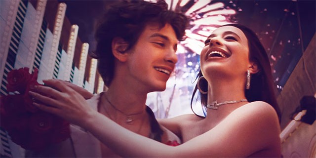 Anora xoay quanh mối tình trắc trở của vũ nữ thoát y và thiếu gia người Nga