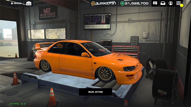 Hoặc đưa xe vào xưởng để tùy chỉnh động cơ và các bộ phận khác theo ý muốn