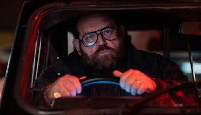 Ngôi sao Nick Frost thủ vai Ian, một tài xế với vẻ ngoài lịch sự nhưng ẩn chứa nhiều điều bí ẩn