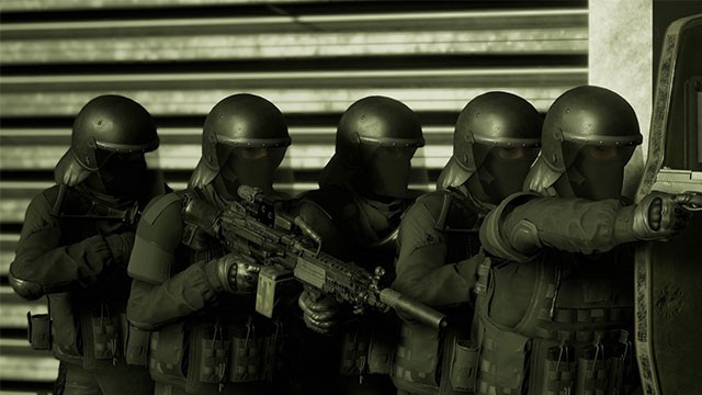 Kề vai sát cánh cùng đồng đội để làm nhiệm vụ và hạ gục kẻ thù