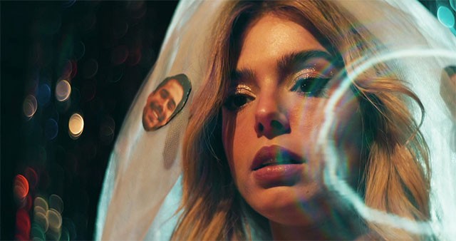 Xem phim Lợi ích của việc bị phản bội (Burning Betrayal) trên Netflix tháng 10