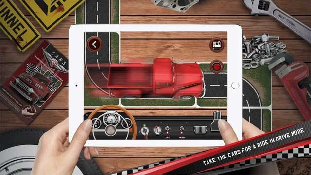 Điều khiển chiếc xe bạn yêu thích chạy trên đường cao tốc ảo