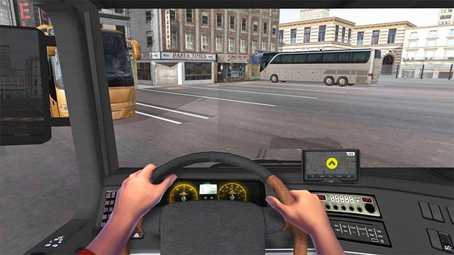Thoải mái thay đổi góc nhìn thứ nhất và thứ ba trong khi chơi Coach Bus Simulator game