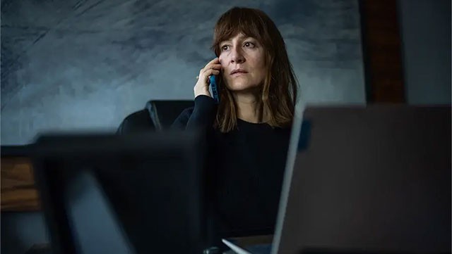 Kịch bản bộ phim dựa trên tiểu thuyết Kolory zla. Czerwien đình đám