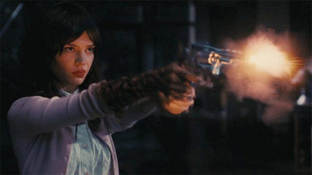 Companion kết hợp giữa kinh dị viễn tưởng và tâm lý hồi hộp, bí ẩn