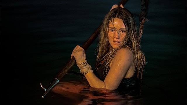 Những phân cảnh hành động xen lẫn với cuộc chiến sinh tồn nhuốm máu trong Dangerous Animals