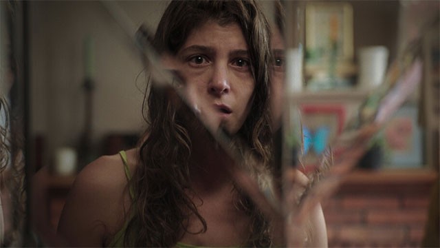 Khám phá quá khứ và những vết cứa trong phim Loạn trí, xoay quanh người phụ nữ Augustina