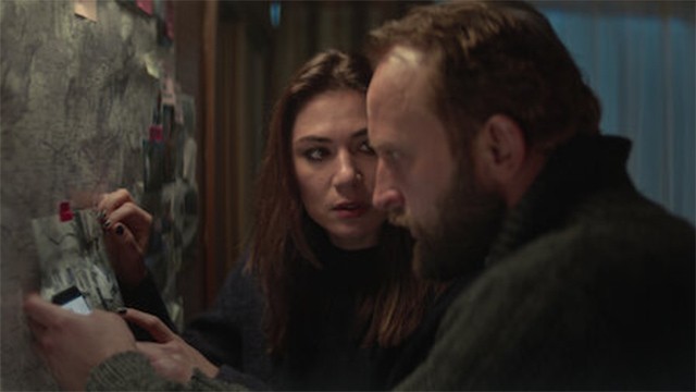 Thanh tra Forst hợp tác cùng nhà báo Olga Szrebska để phá án