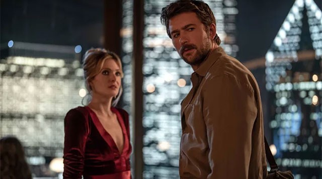 ... khi cô được ra lệnh phải giết Henry, người đang ngồi trước mặt mình