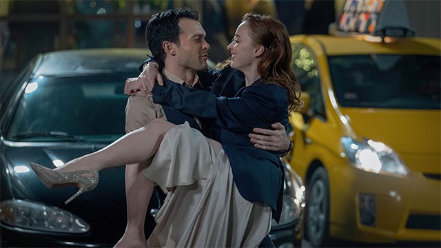 Phim Fair Play xoay quanh mối quan hệ yêu đương bí mật của Luke và Emily...