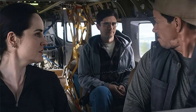 Cuộc đấu trí căng thẳng giữa phi công, cảnh sát và kẻ đào tẩu trên cùng một chuyến bay