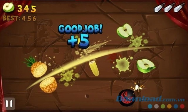 Cẩn trọng với những trái bom nổ, chúng có thể khiến bạn mất điểm đáng kể trong Fruit Slice