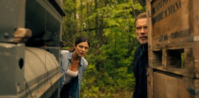 FUBAR là câu chuyện cảm động về tình cha con và tình đồng chí