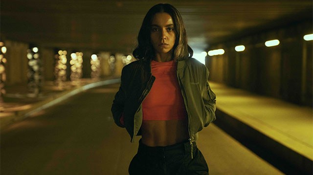 Cùng Lyna bước vào hành trình báo thù cho cha trong Thế giới ngầm Paris