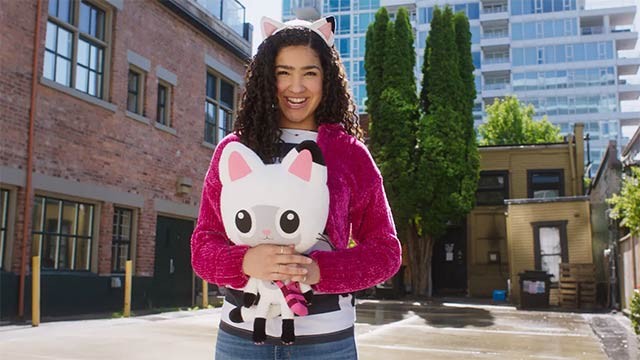 Laila Lockhart Kraner trong vai chính Gabby, cô bé yêu mèo Hello Kitty