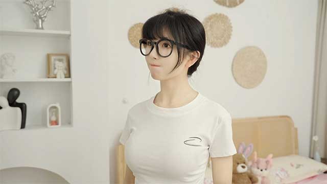 Tìm kiếm tình yêu trong nhiều thế giới khác nhau