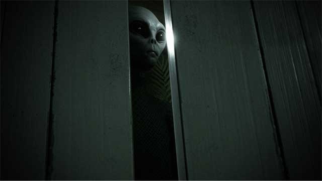 Chiến đấu, trốn chạy hoặc tìm cách thoát khỏi sự bắt cóc của Alien