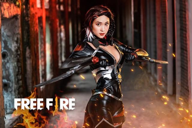 Chị đại cool ngầu trong bộ cosplay nóng bỏng