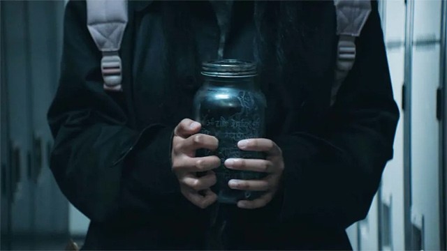 Và phong ấn con quỷ khát máu trong chiếc lọ bí ẩn, lấy cảm hứng từ thần thoại Ấn Độ xa xưa