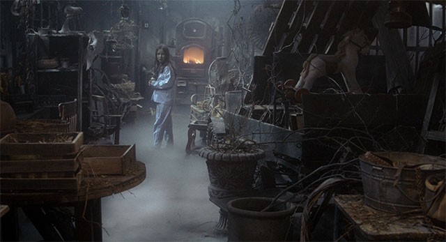 ... Và chính quyền năng này đã tạo ra hàng tấn bi kịch cho gia đình cô bé