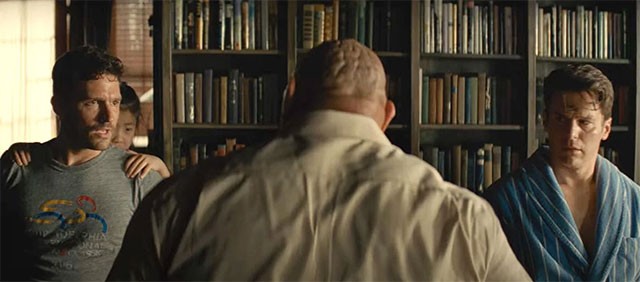 Tuy nhiên, kỳ nghỉ này nhanh chóng biến thành một thảm họa khi gia đình bị 4 người lạ mặt bắt giữ và đối mặt với lời đe dọa về ngày tận thế.