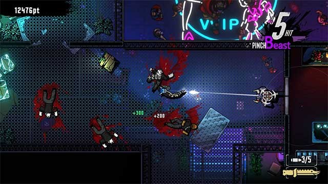 Sử dụng cánh tay giả War Hand và dao phóng tự động Quantum Knife để chiến đấu