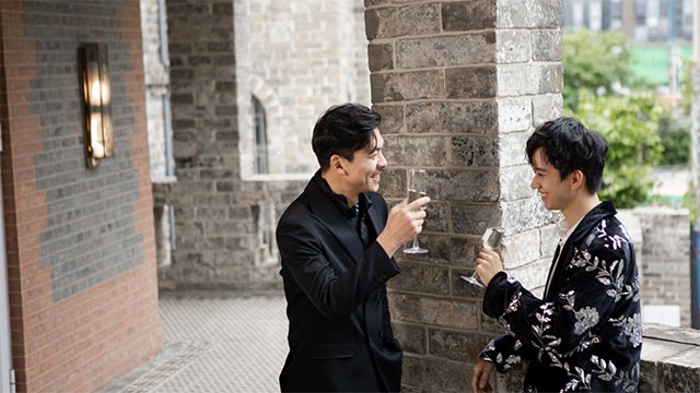 Thể hiện tài năng kinh doanh và vươn lên thành streamer nổi tiếng