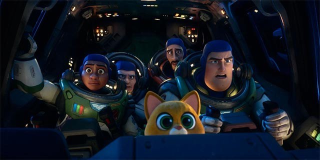 Lightyear 2022 tập trung vào hành trình khám phá không gian đầy cam go của Buzz Lightyear