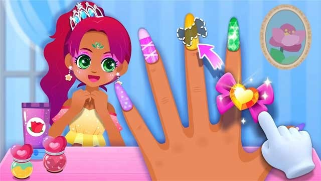 Sơn móng tay cho công chúa với những gam màu tươi sáng và trang trí bằng hình dán đáng yêu