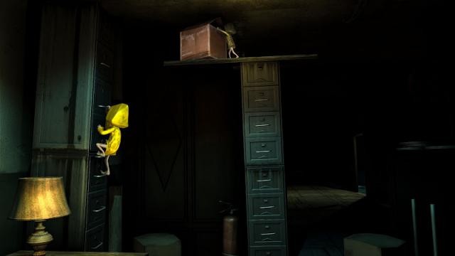 Bạn vào vai một bé gái và phải trốn thoát khỏi ngôi nhà ma quái trong game Little scary Nightmares 2