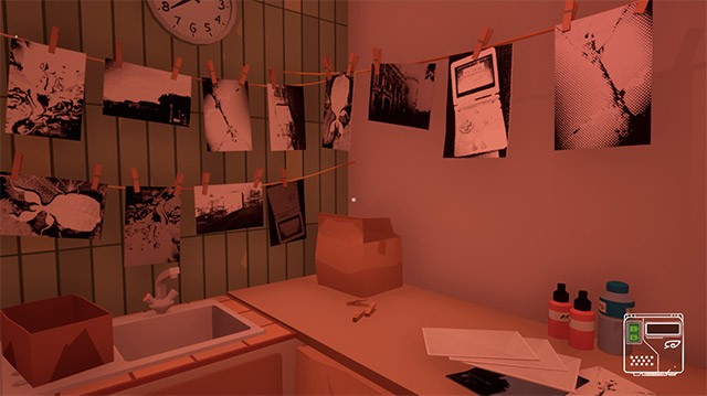 Thu thập manh mối nằm rải rác trong căn hộ để tìm kiếm Fael và thoát khỏi mê cung