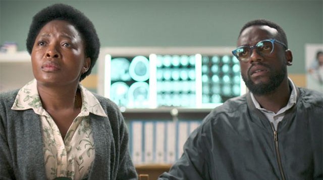 Bao trùm lên bộ phim là bầu không khí căng thẳng và một loạt những âm mưu