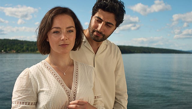 Midsummer Night (2024) là bộ phim hài về cuộc sống nông thôn, gần gũi và giàu cảm xúc