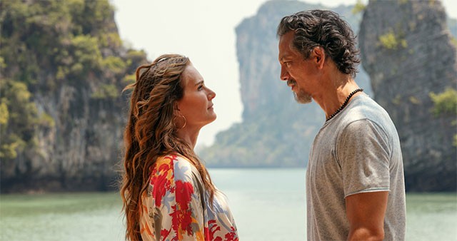 Cuộc hội ngộ của cặp đôi thông gia tình cũ trong đám cưới của chính con mình...