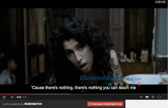 Giao diện của YouTube khi có Musixmatch