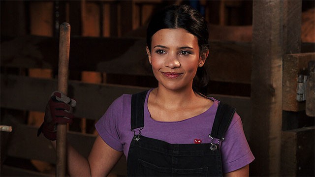 Khám phá câu chuyện của Jackie, cô bé mồ hôi phải học cách thích nghi với cuộc sống mới bên gia đình mới