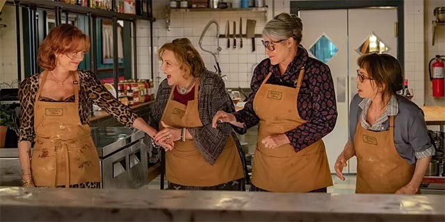 Nonnas vừa hài hước vừa ấm áp với chủ đề ẩm thực và tình cảm gia đình