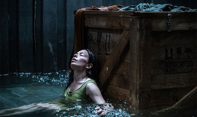 Bộ phim Nowhere khắc họa cuộc chiến sinh tồn đầy kịch tính và nghẹt thở của nhân vật Mia...