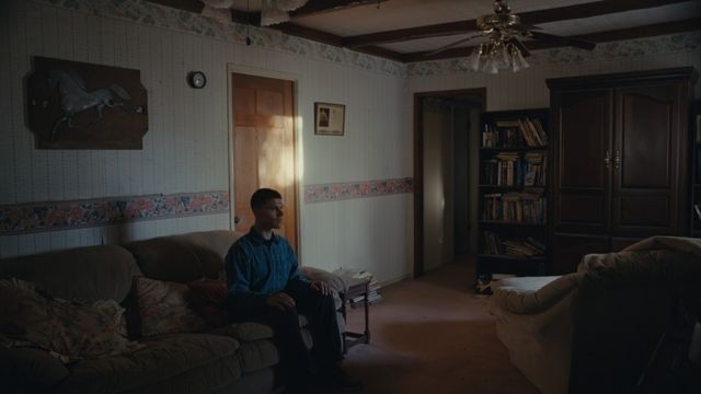 Tương tác với các nhân vật và quyết định số phận của Lucy