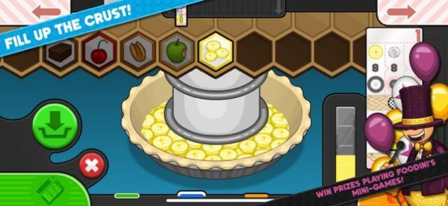 Thực hiện nhiều công đoạn để làm ra chiếc bánh thơm ngon