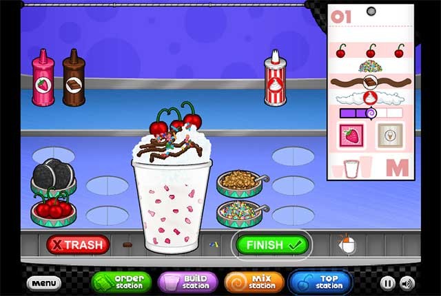 Thêm kem tươi, nước sốt và rắc thêm gia vị để hoàn thành