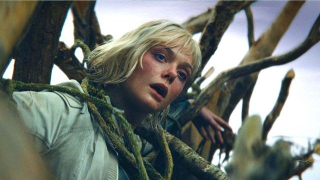 Elle Fanning vào vai đồng minh Thia của Predator trẻ tuổi (Dimitrius Schuster-Koloamatangi)