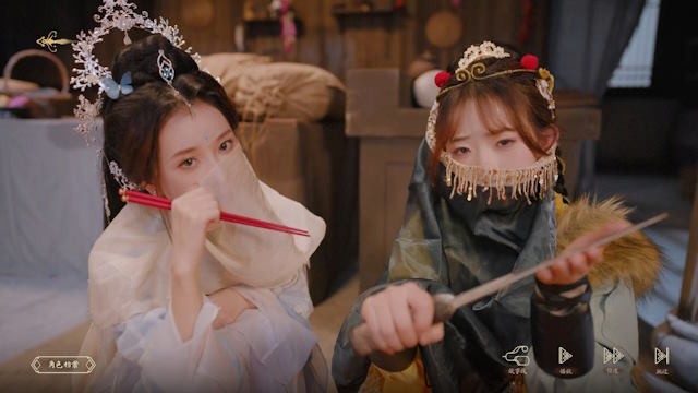 Mỗi nhân vật mang thân phận và tính cách khác nhau