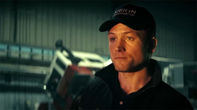 Bộ phim Smoke dựa trên câu chuyện có thật về kẻ đốt phá John Leonard Orr nổi tiếng tại Mỹ thập niên 80