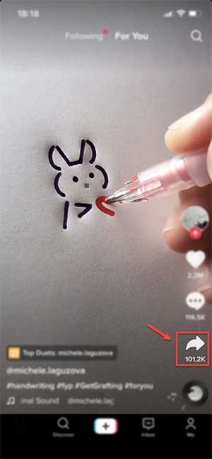 Nhấp nút Share) ở dưới cùng bên phải