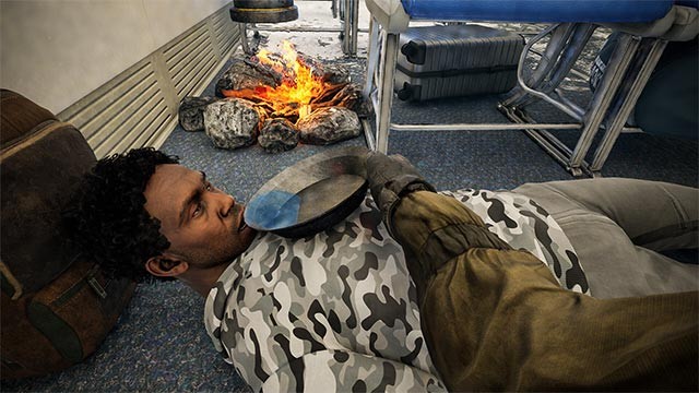 Tận dụng mọi thứ trên xác tàu và đồ cá nhân để sống sót càng lâu càng tốt