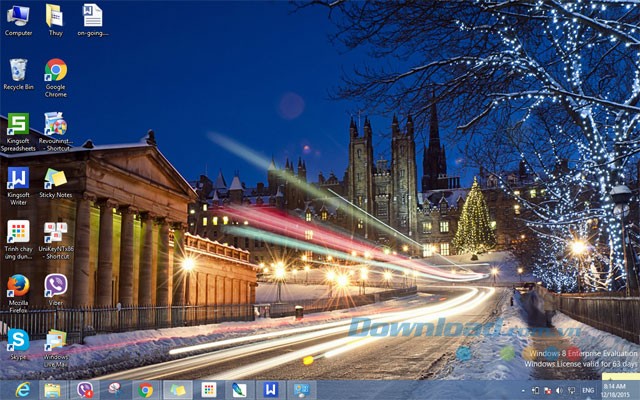 Đường phố lung linh ánh đèn