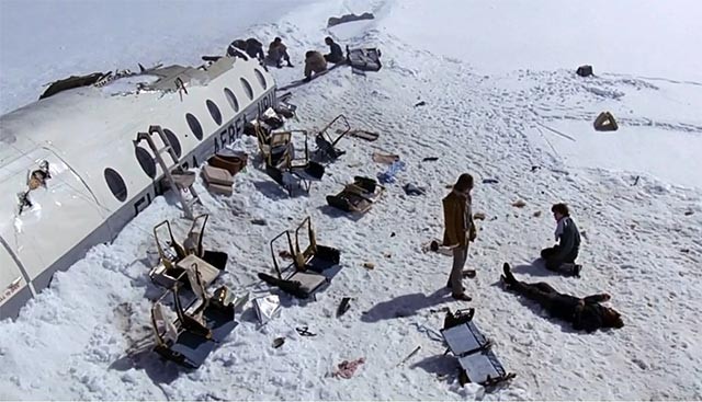 Society of the Snow (2023) tái hiện chân thực vụ tai nạn máy bay trên đỉnh Andes năm 1972 của không quân Uruguay