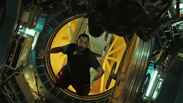 Spaceman là phim khoa học viễn tưởng hành động của cặp đôi Adam Sandler và Carey Mulligan